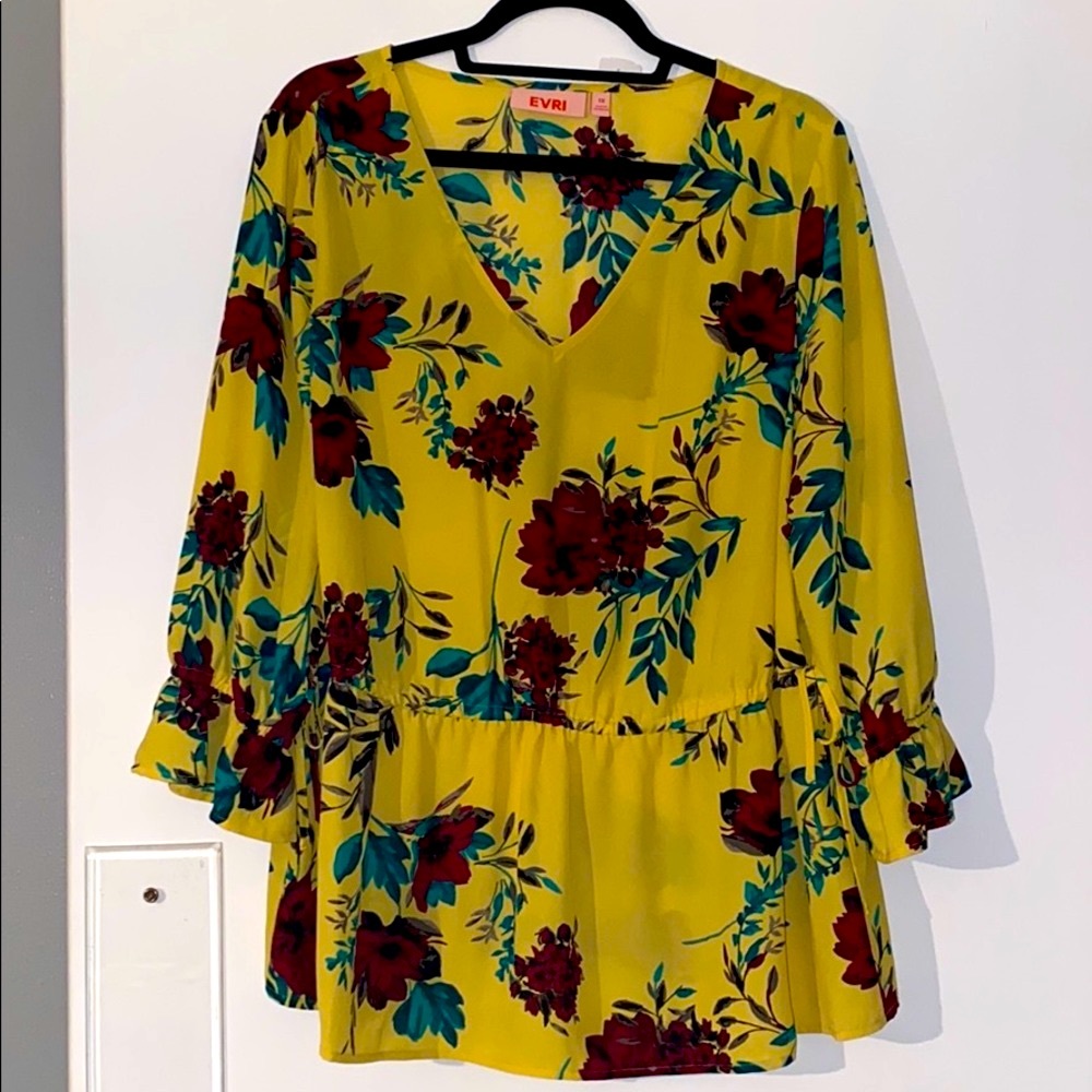 🆕 EVRI Blouse!
